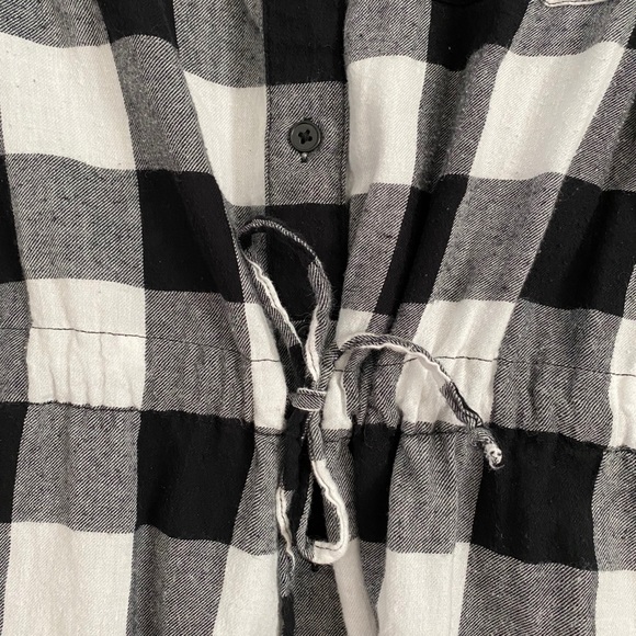 3/$30 ✨ H&M | Long Checkered Button-Up - Picture 3 of 4